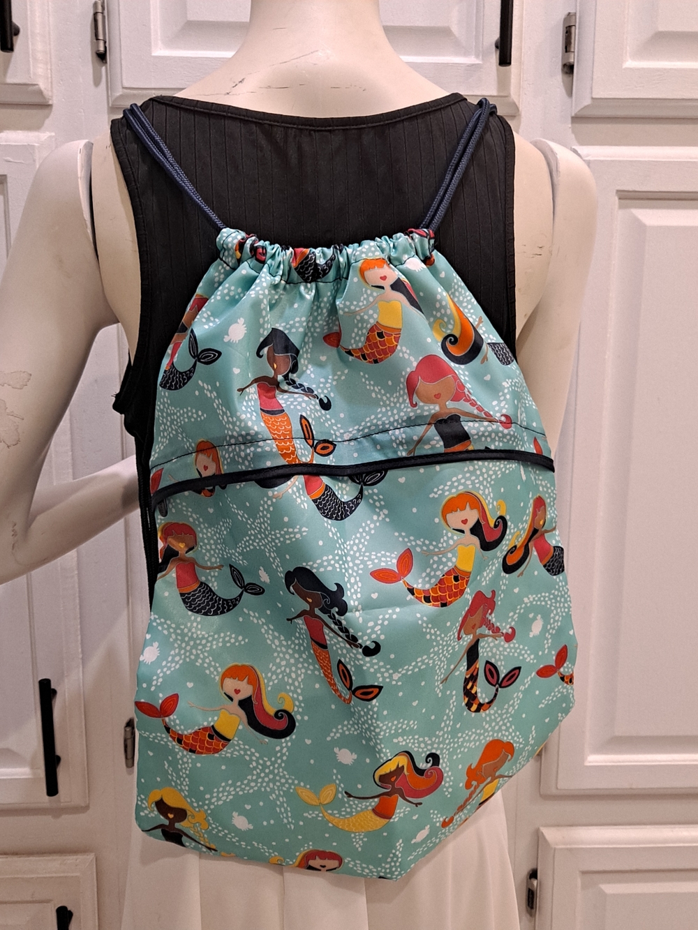 thirty-one Aqua Drawstring Cinch Backpack Bag with Multicolored Mermaid Accents
